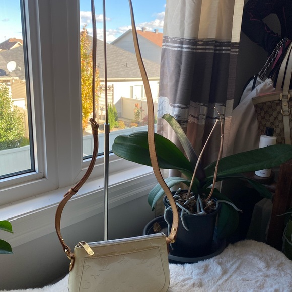 Louis Vuitton Minna crossbody - Picture 4 of 16
